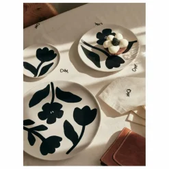 Broste Copenhagen Assiette en grès Flora | Noir Hot