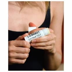 L:A BRUKET Baume à lèvres Amande Coco 017 Cosmos - 14 g Non teinté Sale