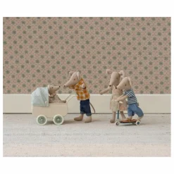 Clearance Maileg Bébé souris dans son landau | Vert Menthe