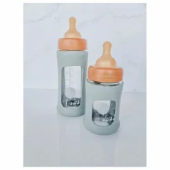 Hevea Biberon en verre à col large avec housse de protection Débit lent | Vert amande Best