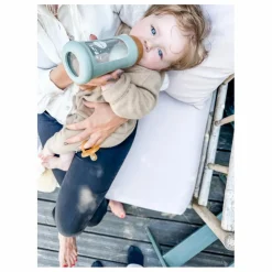 Outlet Hevea Biberon en verre à col large avec housse de protection Débit moyen | Vert amande