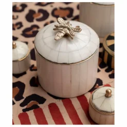 Doing Goods Boîte Queen Bee Circus |