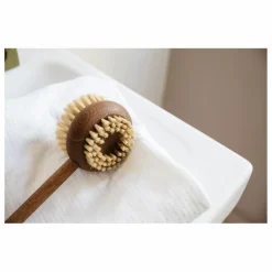 Femme Andrée Jardin Brosse pour le dos en frêne