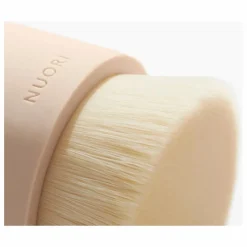 Femme Nuori Brosse visage