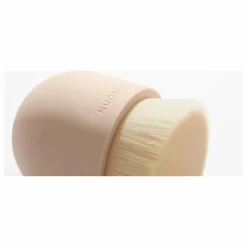 Femme Nuori Brosse visage