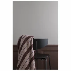 Ferm Living Chaise en chêne Herman | Bordeaux Hot