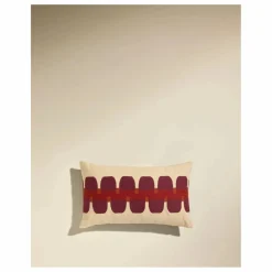 Maison Sarah Lavoine Coussin brodé Cadence | Rouge New