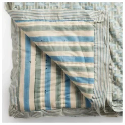 Le Monde Sauvage Couvre-lit quilté Cosmique Saint-Pétersbourg | Bleu