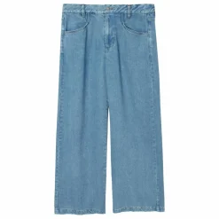 Femme Xirena Jean Nixon |