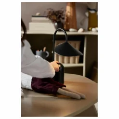 Ferm Living Lampe à poser Arum | Noir Online