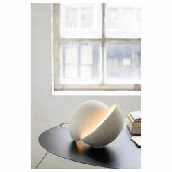 Serax Lampe à poser Earth ronde en papier maché | Blanc Online