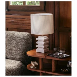 The Socialite Family Lampe à poser Marta céramique craquemé et coton plissé | Crème Online