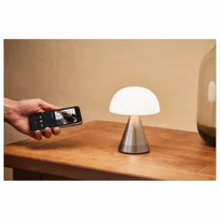 Lexon Lampe à poser Mina audio | Aluminium Online