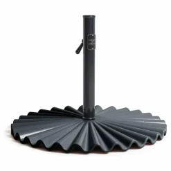 Business & Pleasure Co. Pied de parasol moulé |