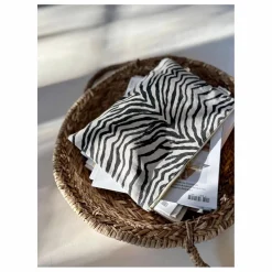 Femme Rose in April Pochette Lili Zebrou |