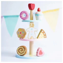 Le Toy Van Présentoir à gâteaux et ses accessoires